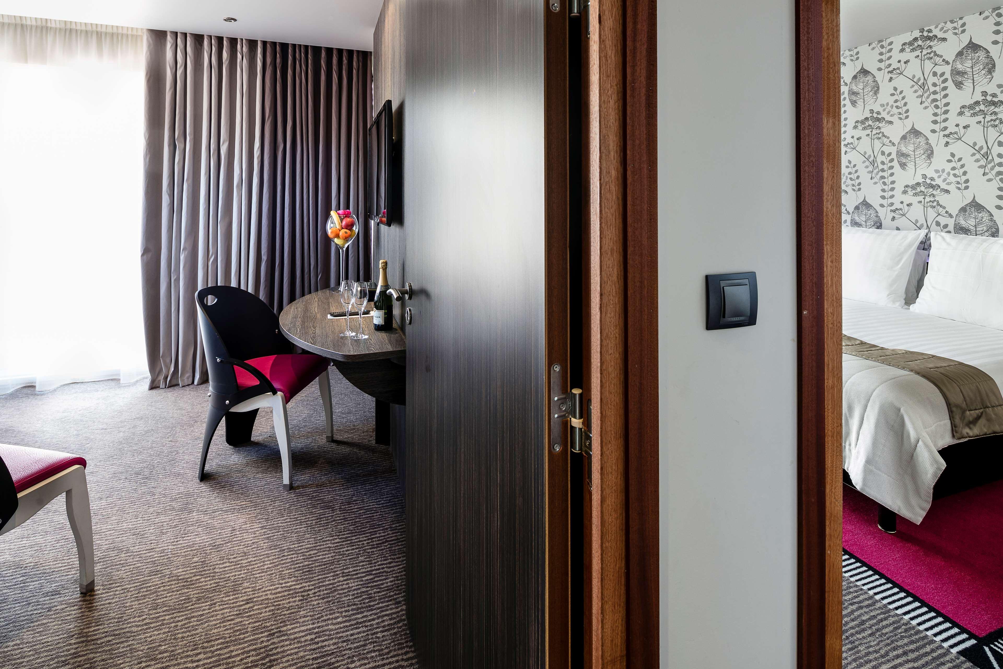 Best Western Premier Le Patio Des Artistes Wellness Jacuzzi Cannes Bagian luar foto