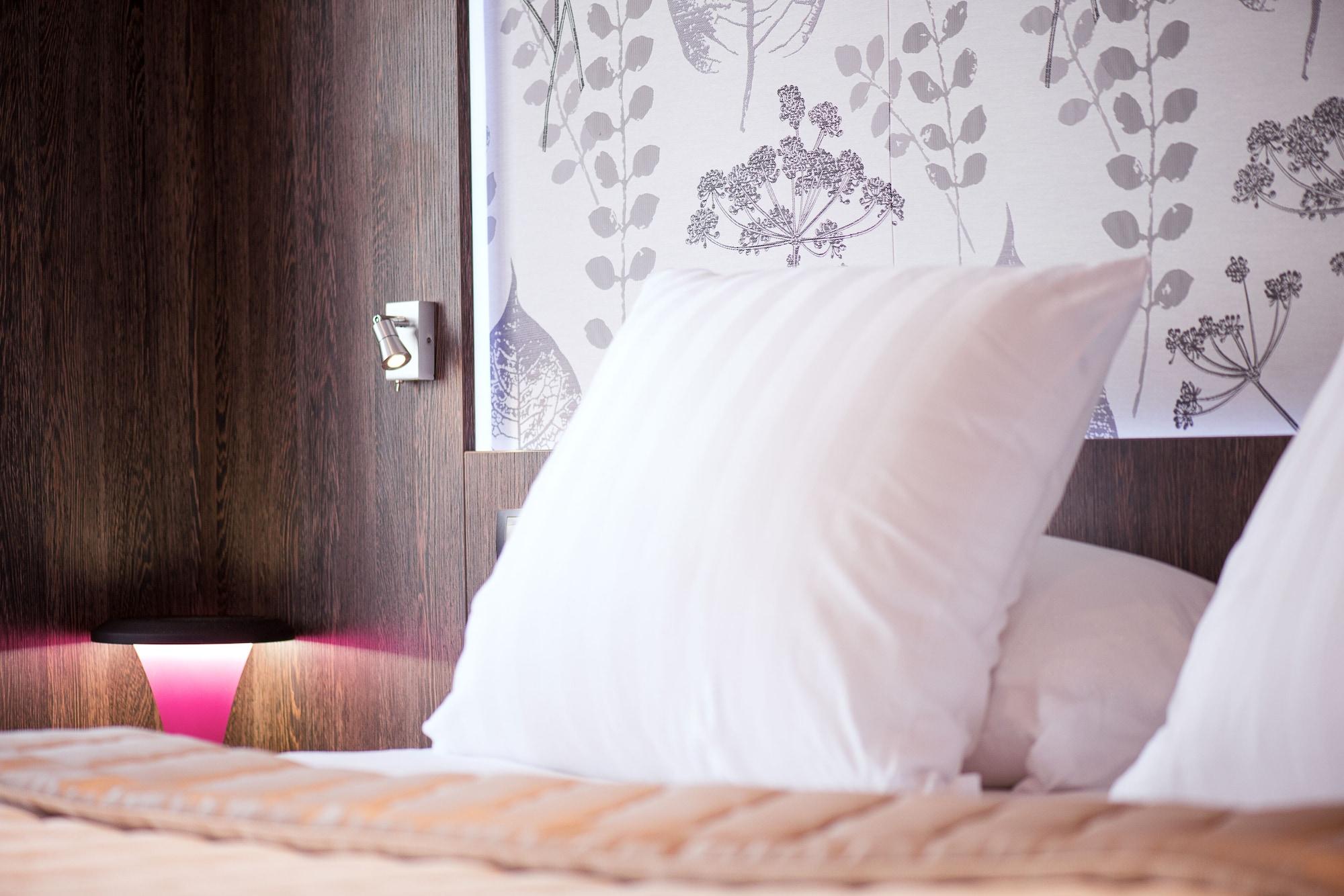 Best Western Premier Le Patio Des Artistes Wellness Jacuzzi Cannes Bagian luar foto